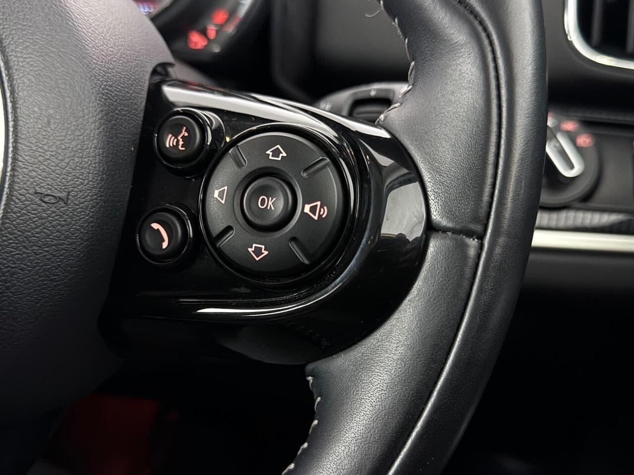 MINI Countryman thumbnail Misc Controls