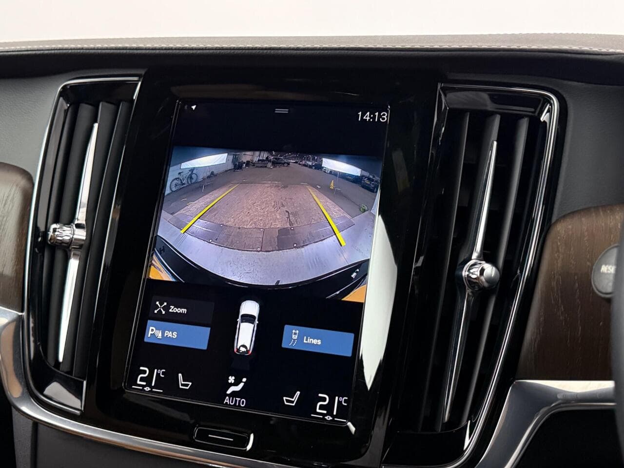 Volvo V90 thumbnail Infotainment System