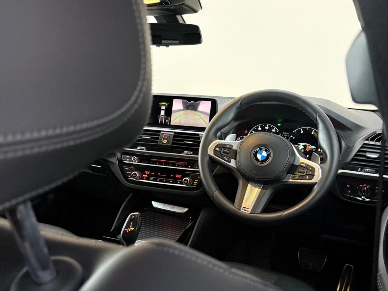 BMW X4 thumbnail Interior Front