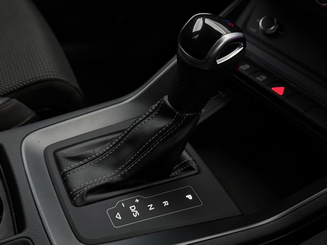 Audi Q3 thumbnail Misc Controls