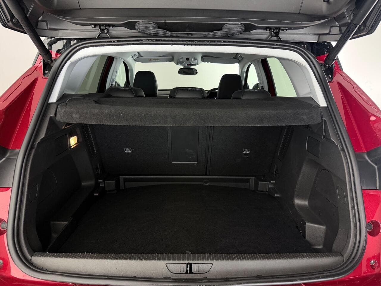 Vauxhall Grandland thumbnail Boot
