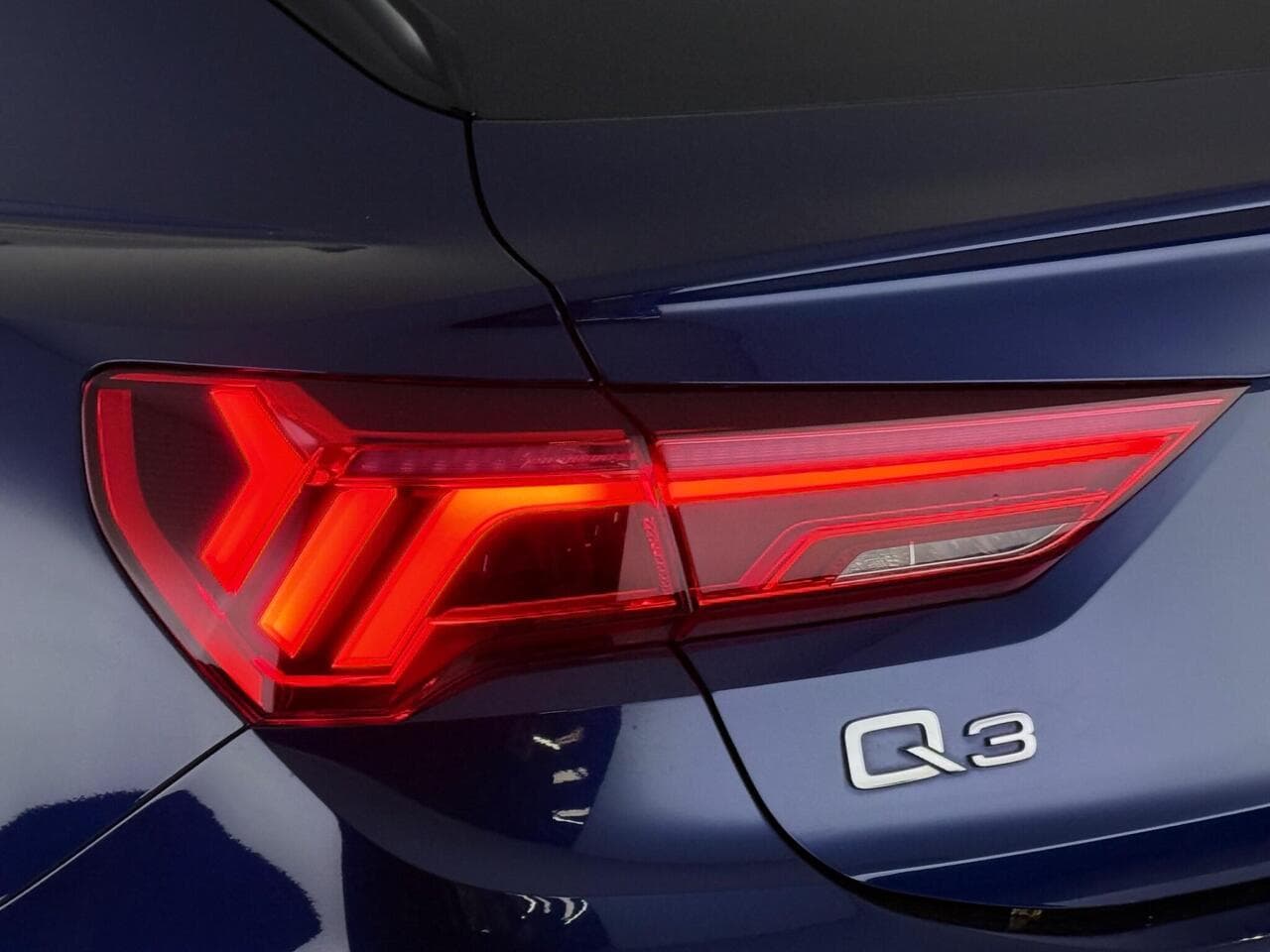 Audi Q3 thumbnail Lights Rear