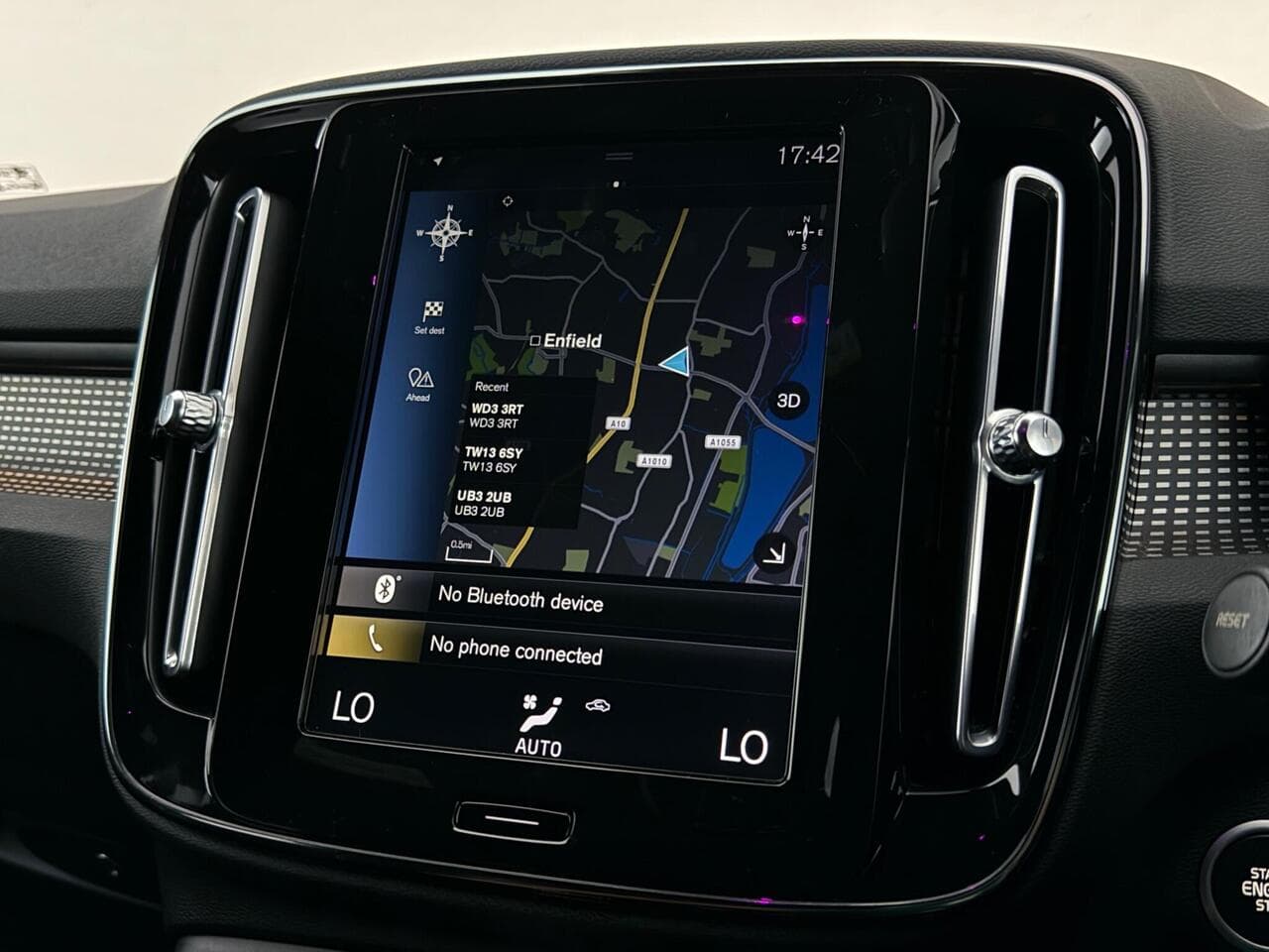 Volvo XC40 thumbnail Infotainment System