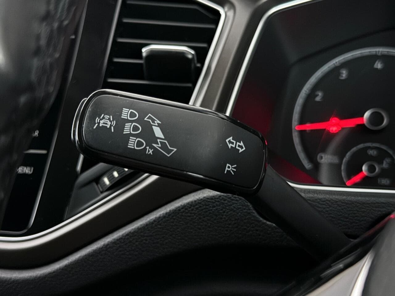 Volkswagen T-Roc thumbnail Misc Controls