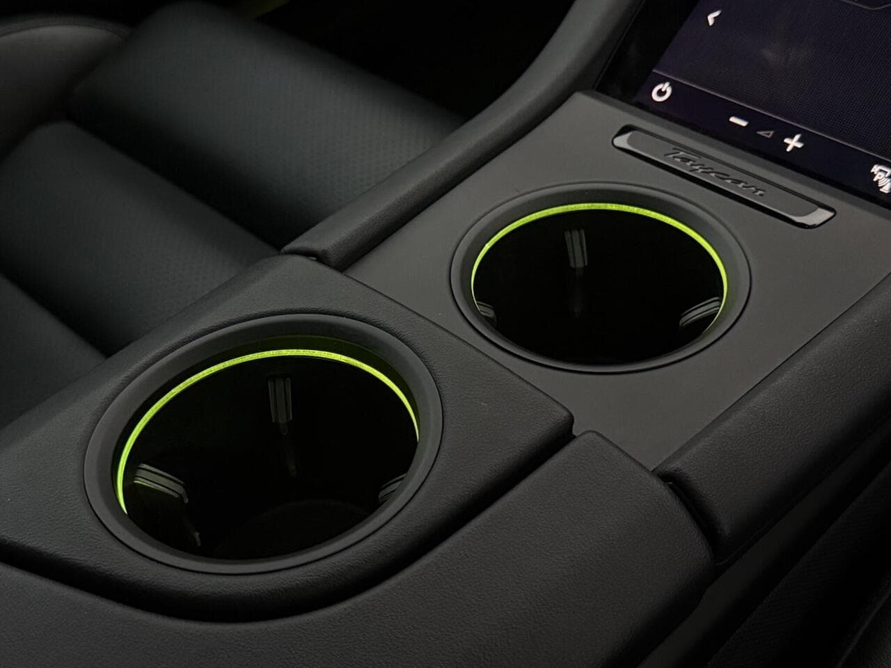 Porsche Taycan thumbnail Misc Controls