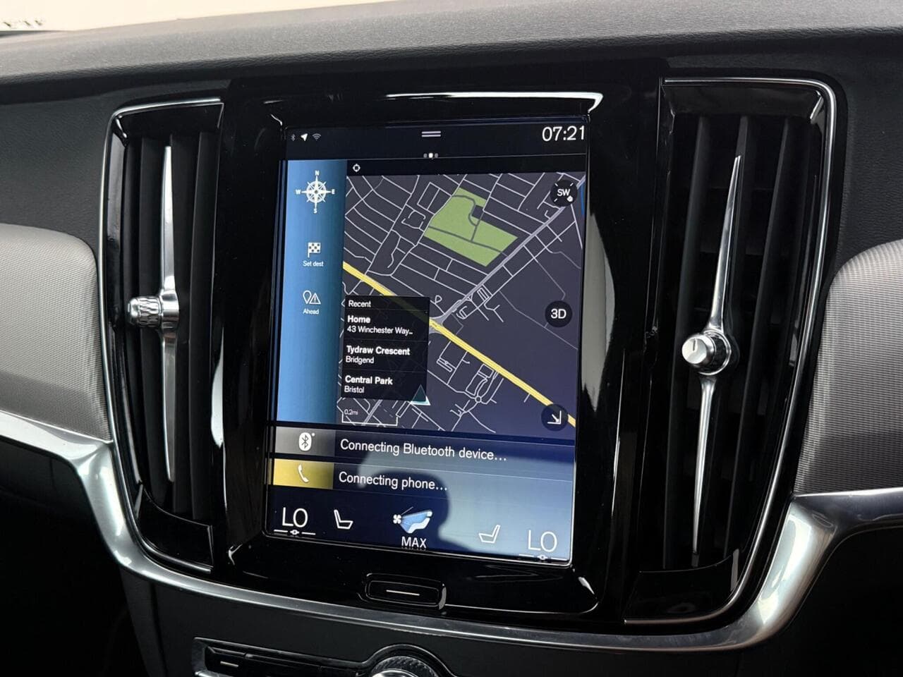 Volvo S90 thumbnail Infotainment System