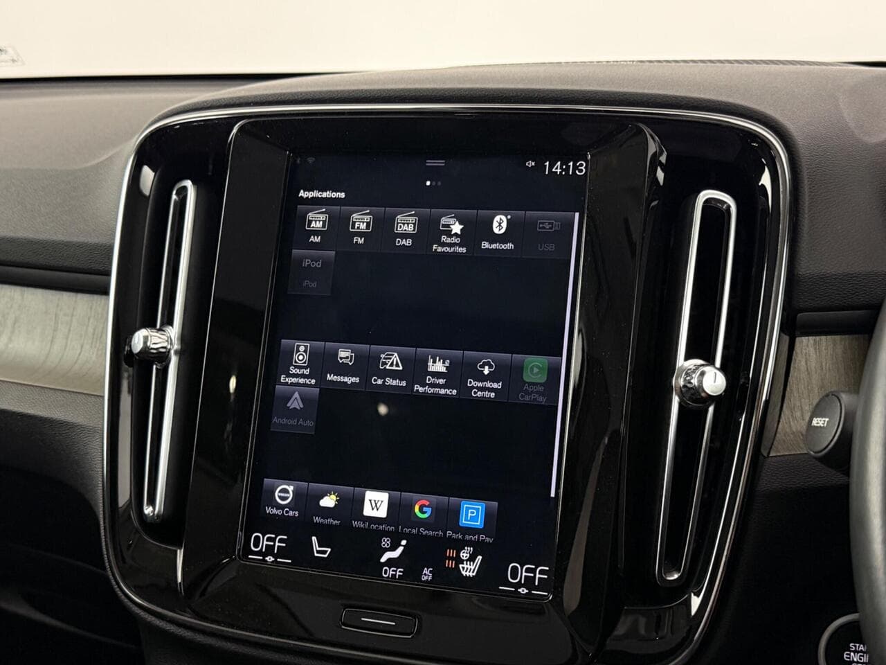 Volvo XC40 thumbnail Infotainment System