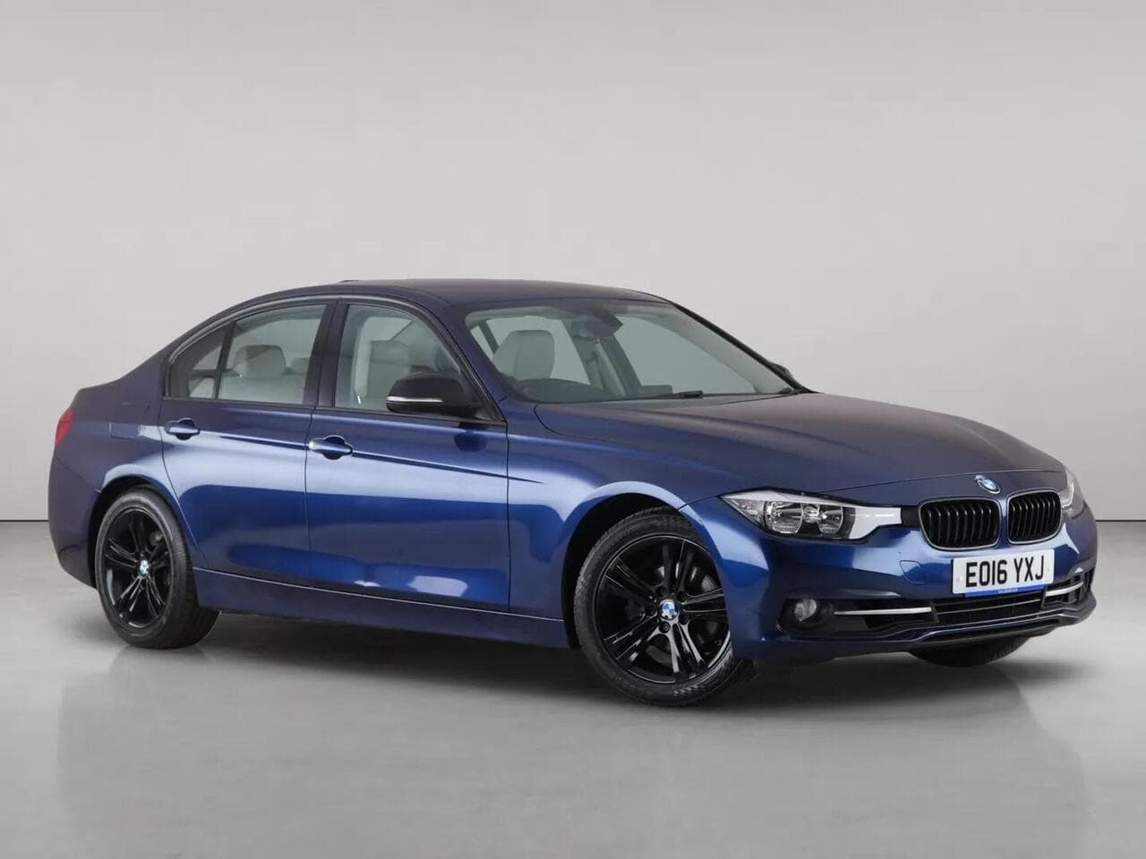 BMW 3 Series thumbnail Front Right