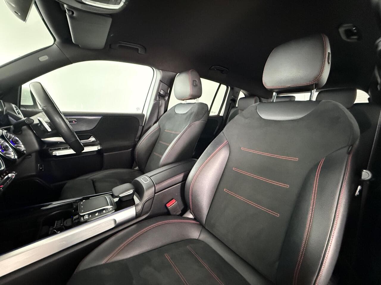 Mercedes-Benz GLB thumbnail Seat Front Passenger