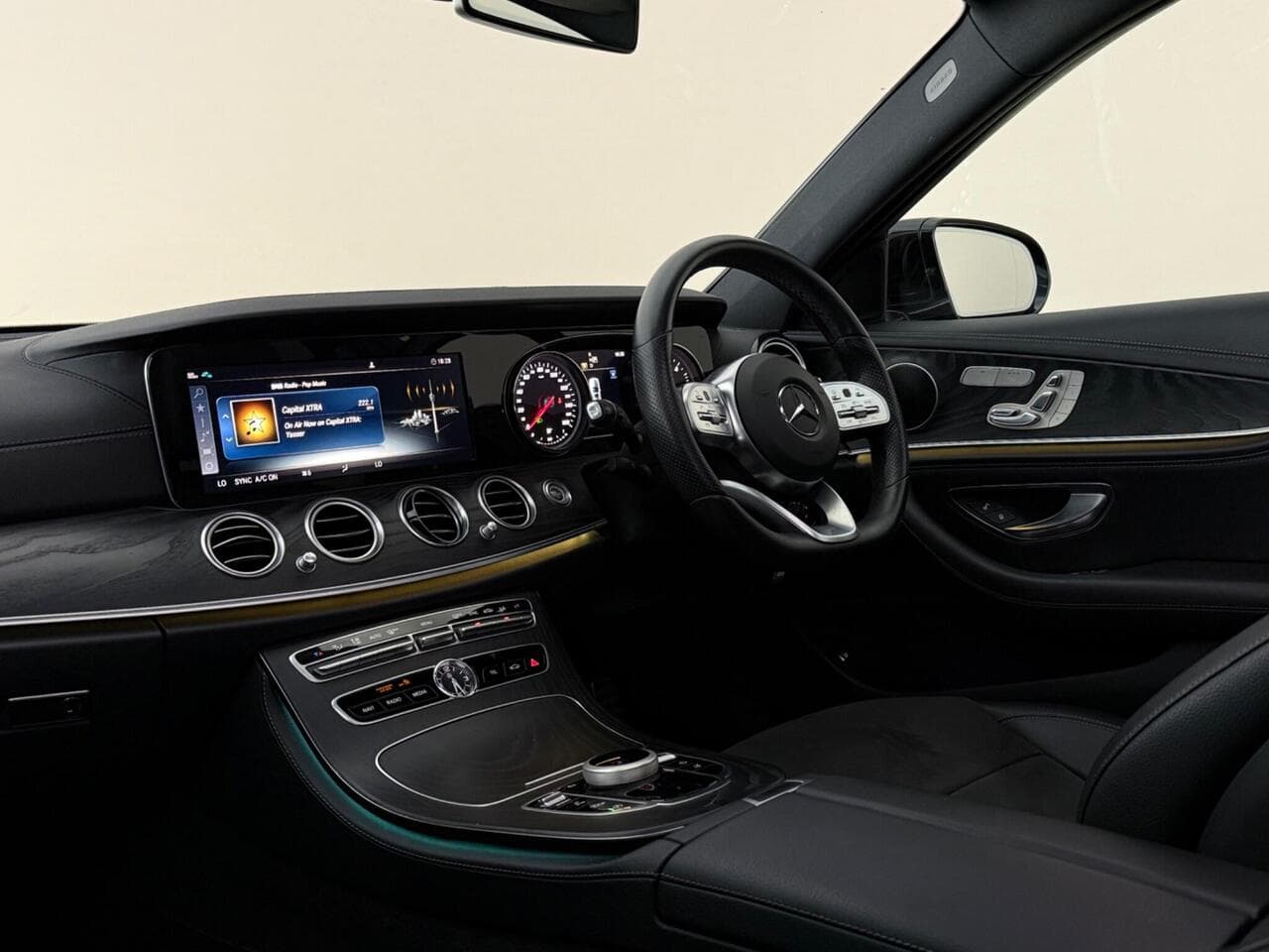 Mercedes-Benz E Class thumbnail Interior Front