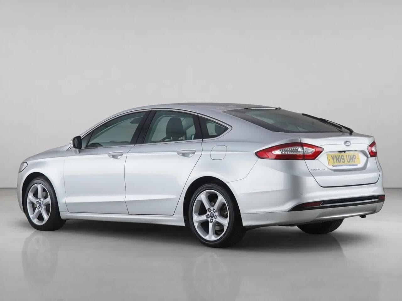 Ford Mondeo thumbnail Rear Left