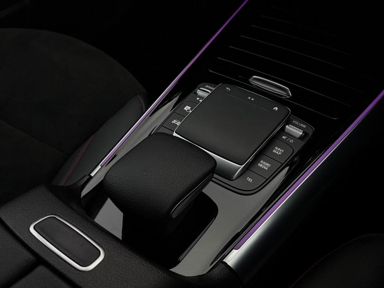 Mercedes-Benz EQA thumbnail Interior Front