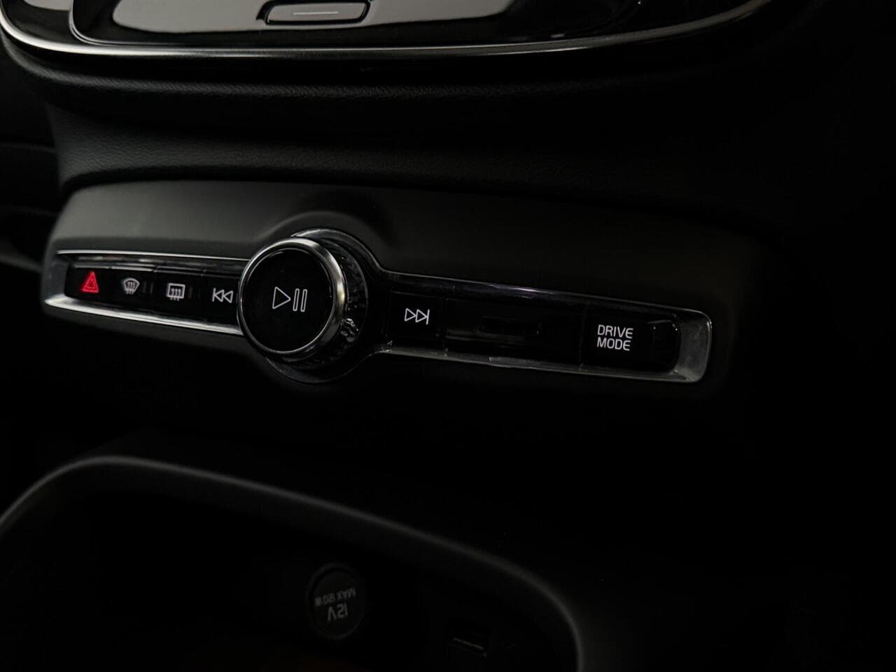 Volvo XC40 thumbnail Misc Controls