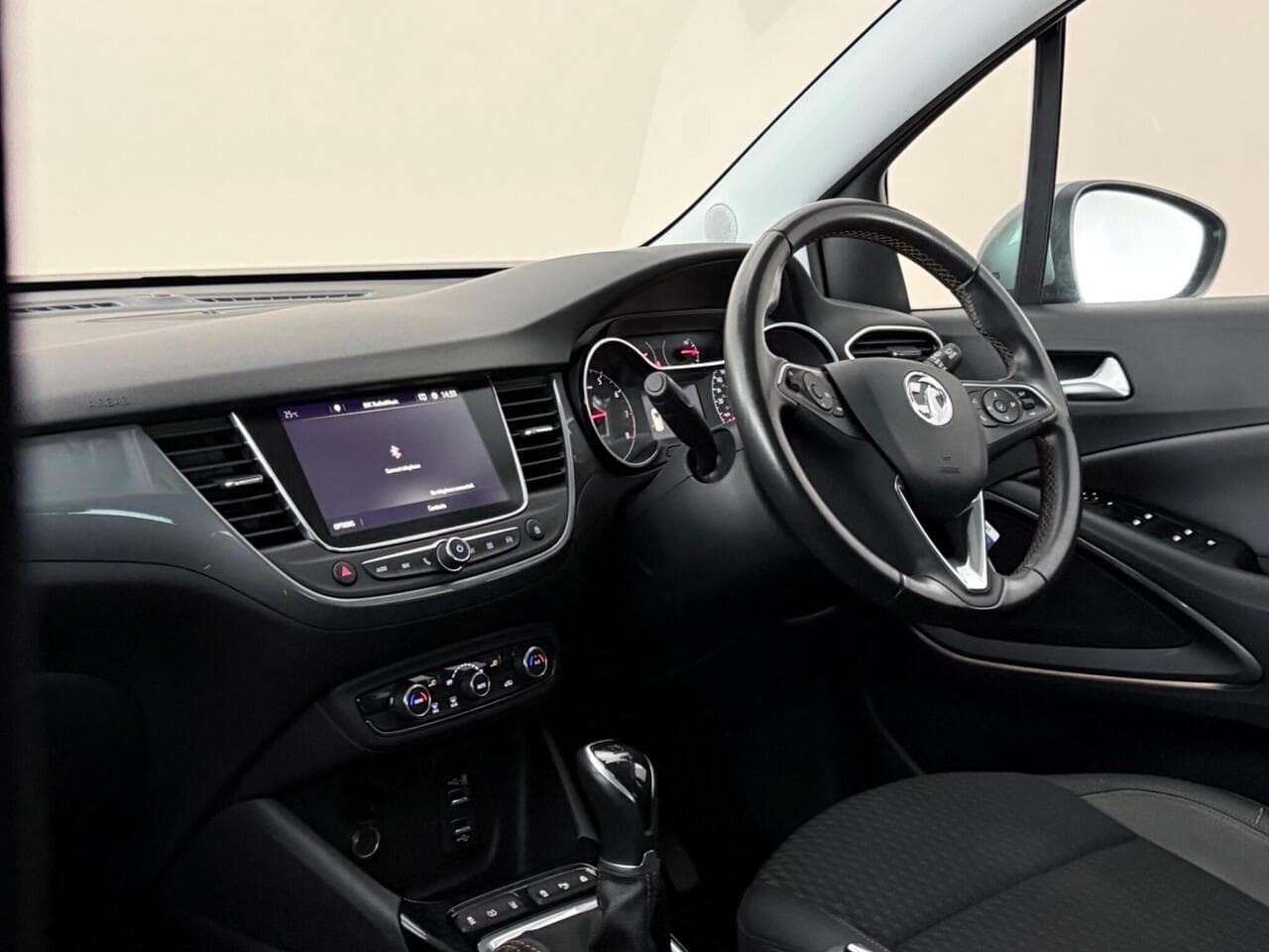 Vauxhall Crossland X thumbnail Interior Front
