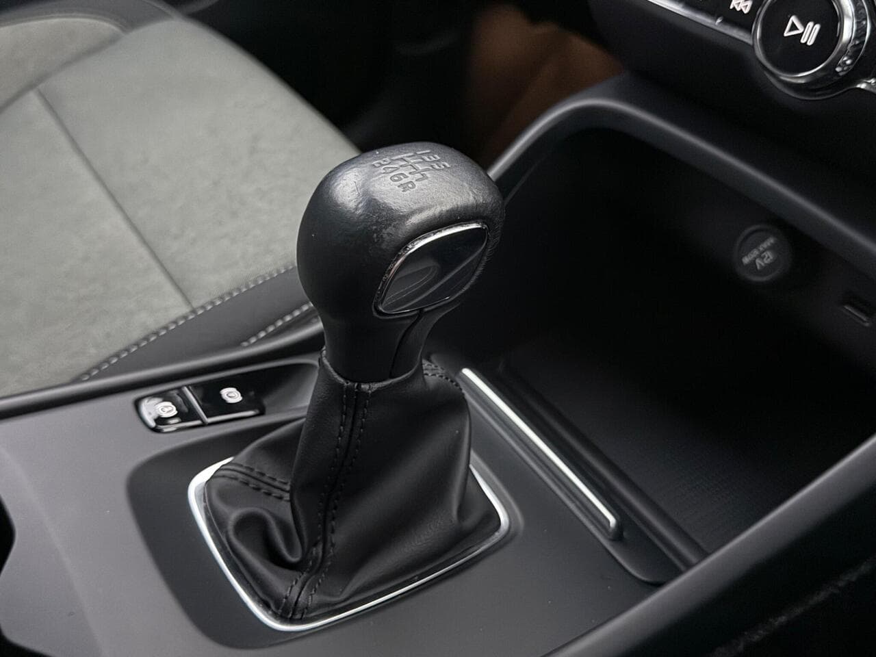 Volvo XC40 thumbnail Interior Front