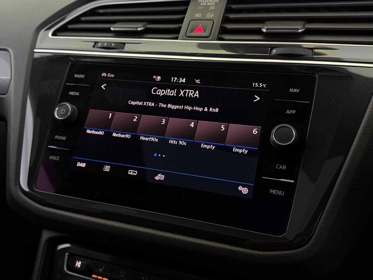 Volkswagen Tiguan thumbnail Infotainment System