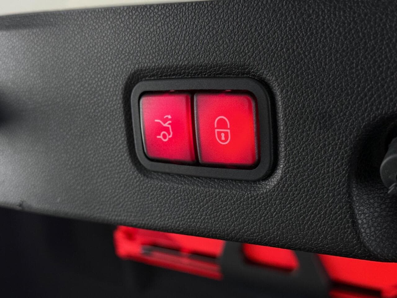 Mercedes-Benz CLS thumbnail Misc Controls