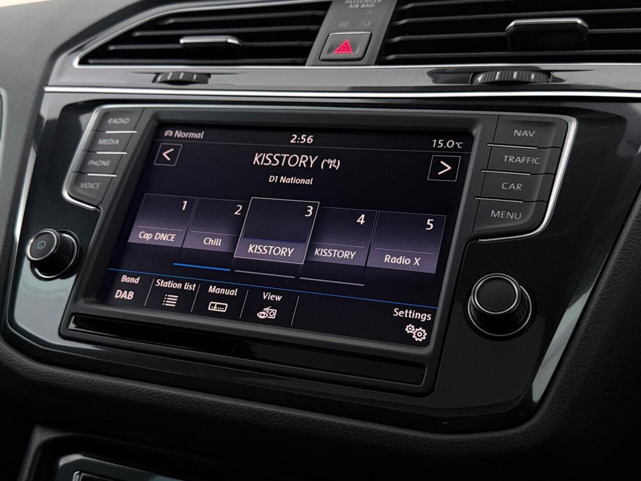 Volkswagen Tiguan thumbnail Infotainment System