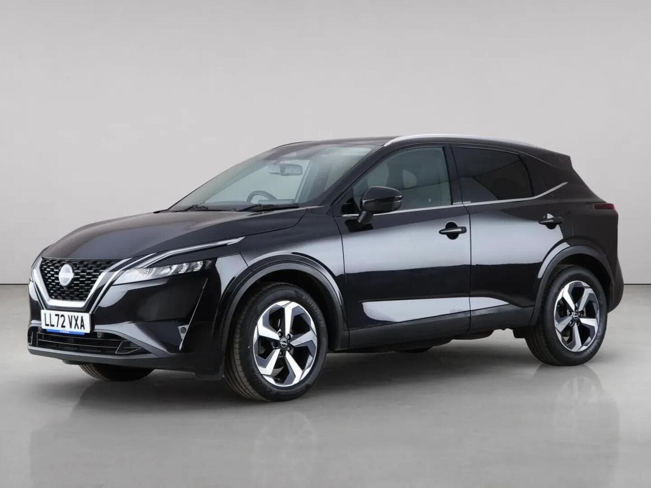 Nissan Qashqai thumbnail Front Left