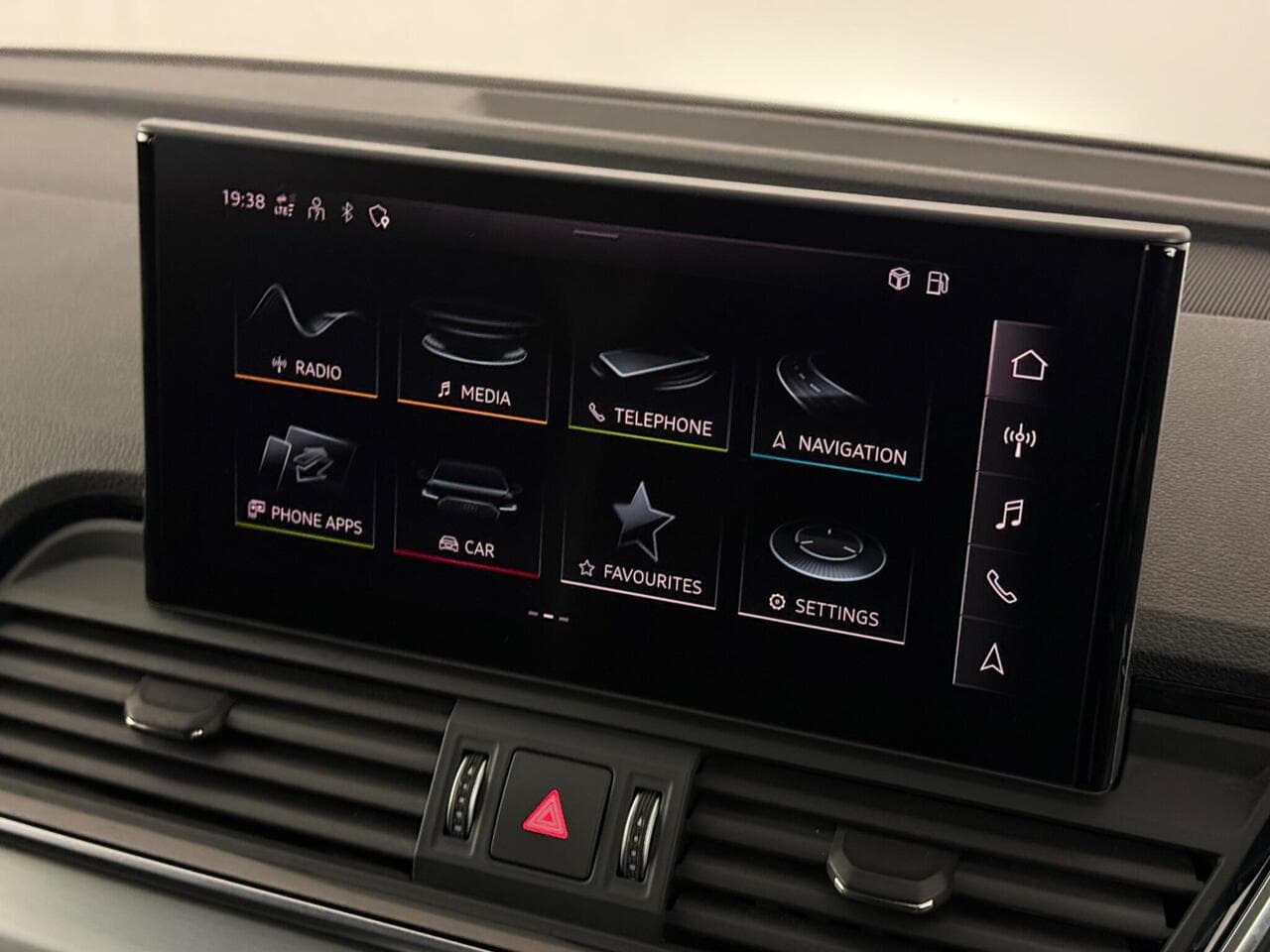 Audi Q5 thumbnail Infotainment System