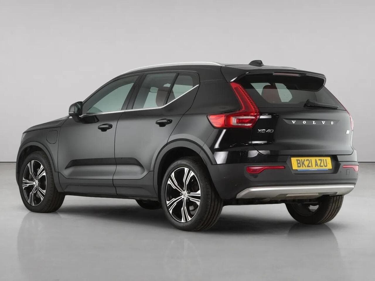 Volvo XC40 thumbnail Rear Left