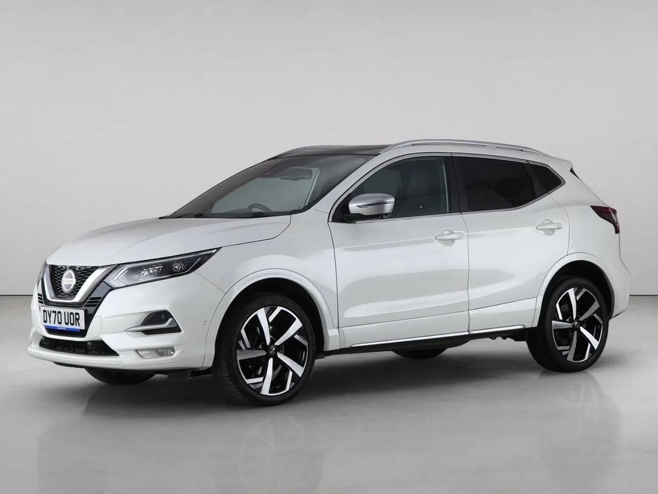 Nissan Qashqai thumbnail Front Left