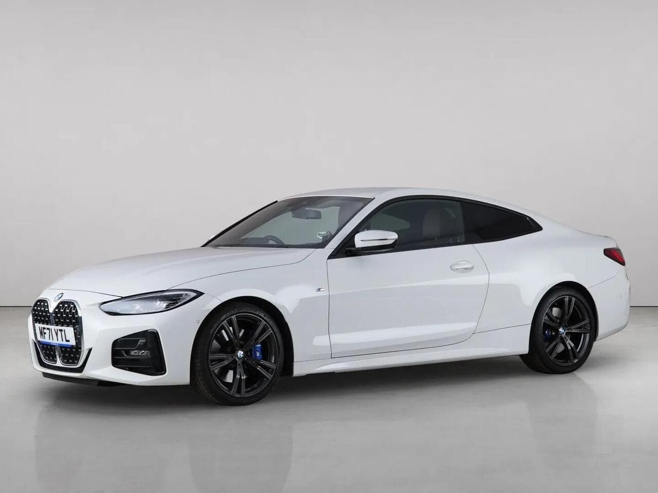 BMW 4 Series thumbnail Front Left