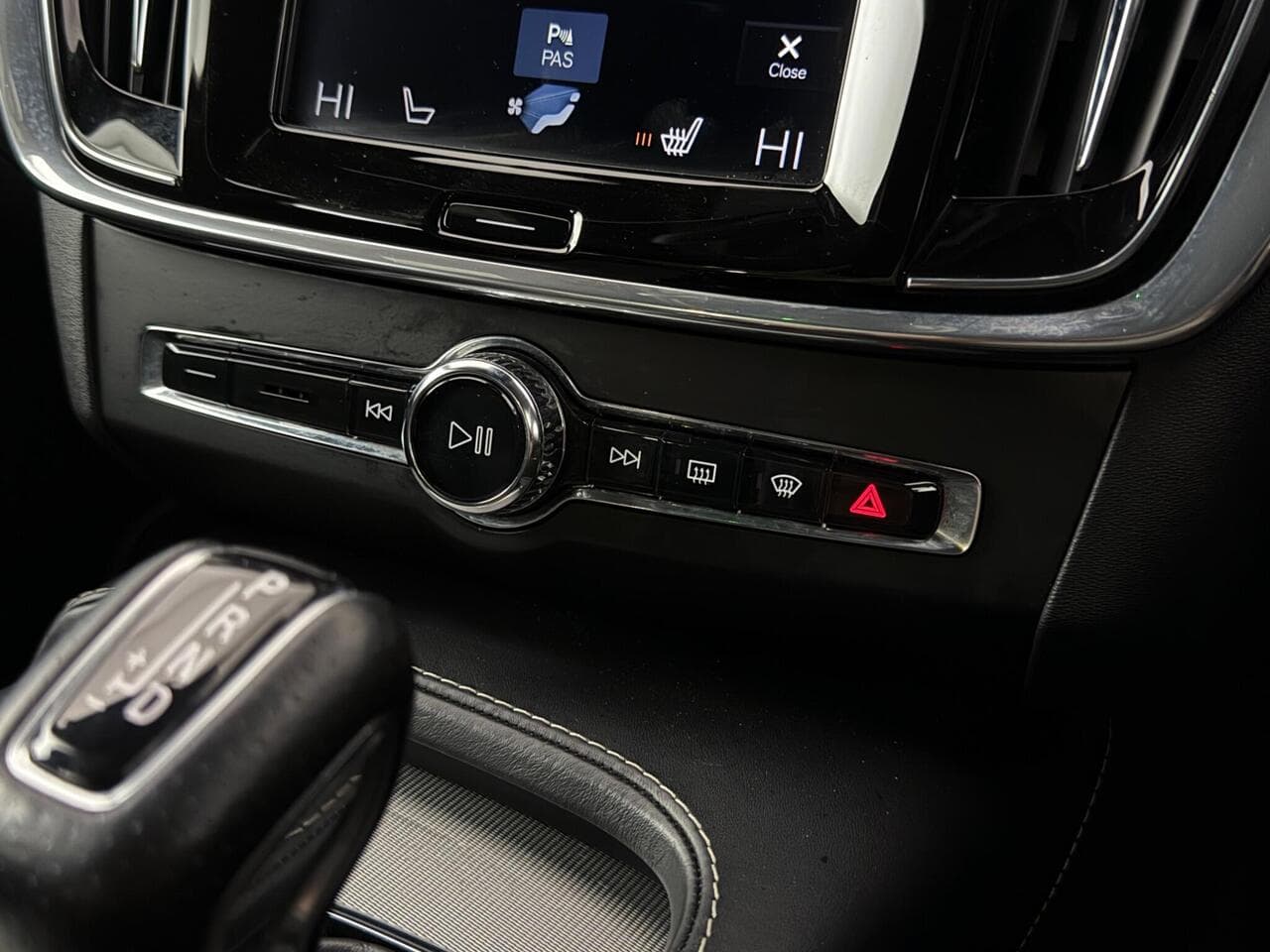 Volvo S90 thumbnail Misc Controls