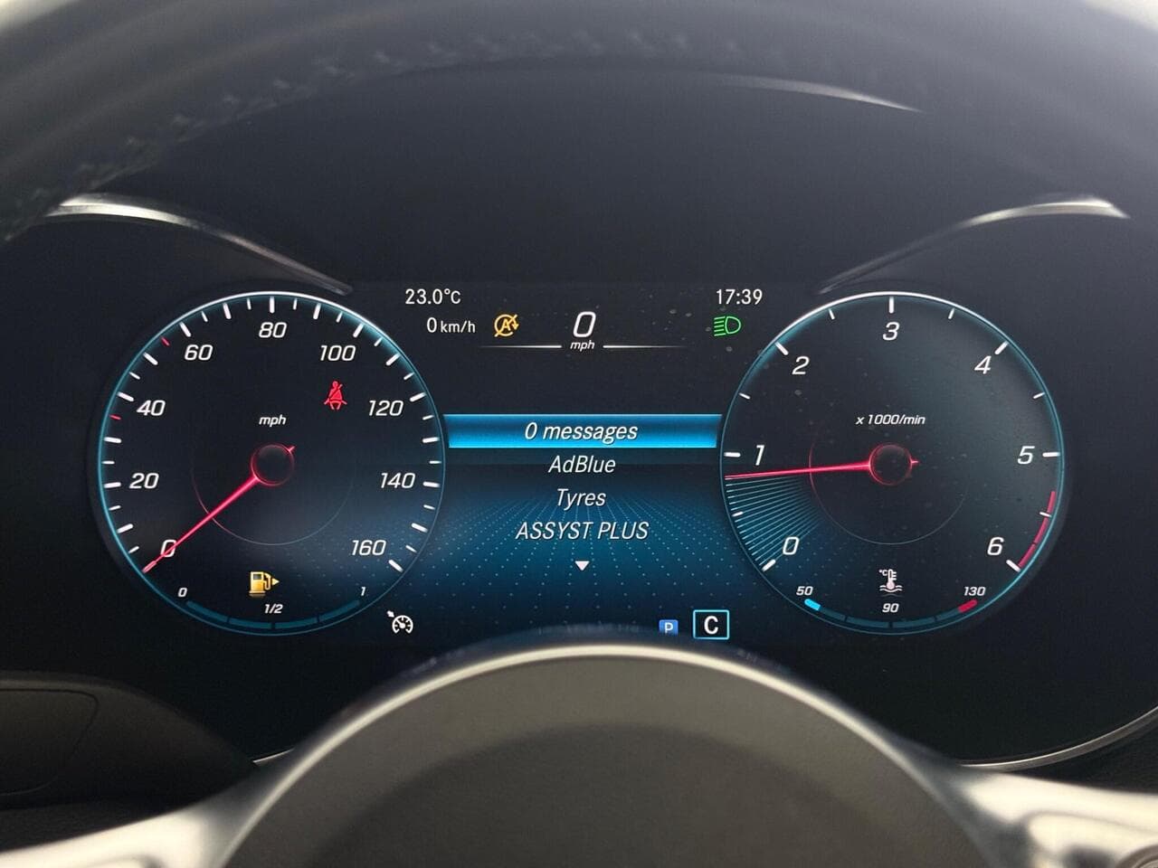 Mercedes-Benz C Class thumbnail Driver Instruments