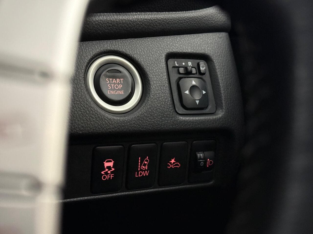 Mitsubishi L200 thumbnail Misc Controls