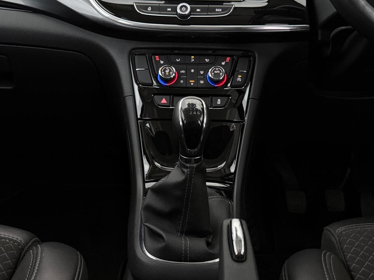 Vauxhall Mokka X thumbnail Interior Front