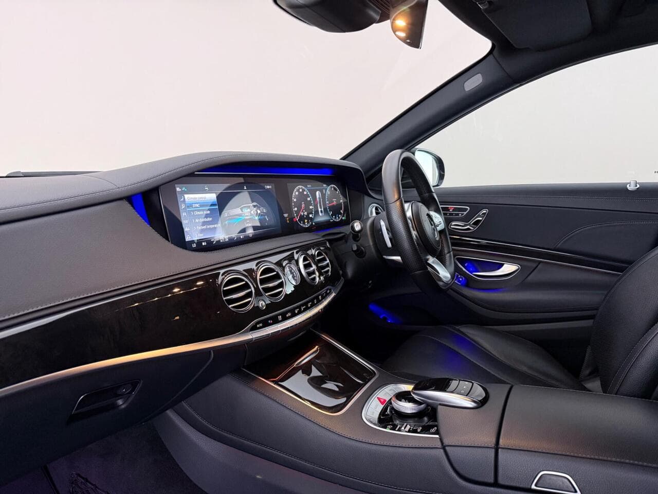 Mercedes-Benz S Class thumbnail Interior Front