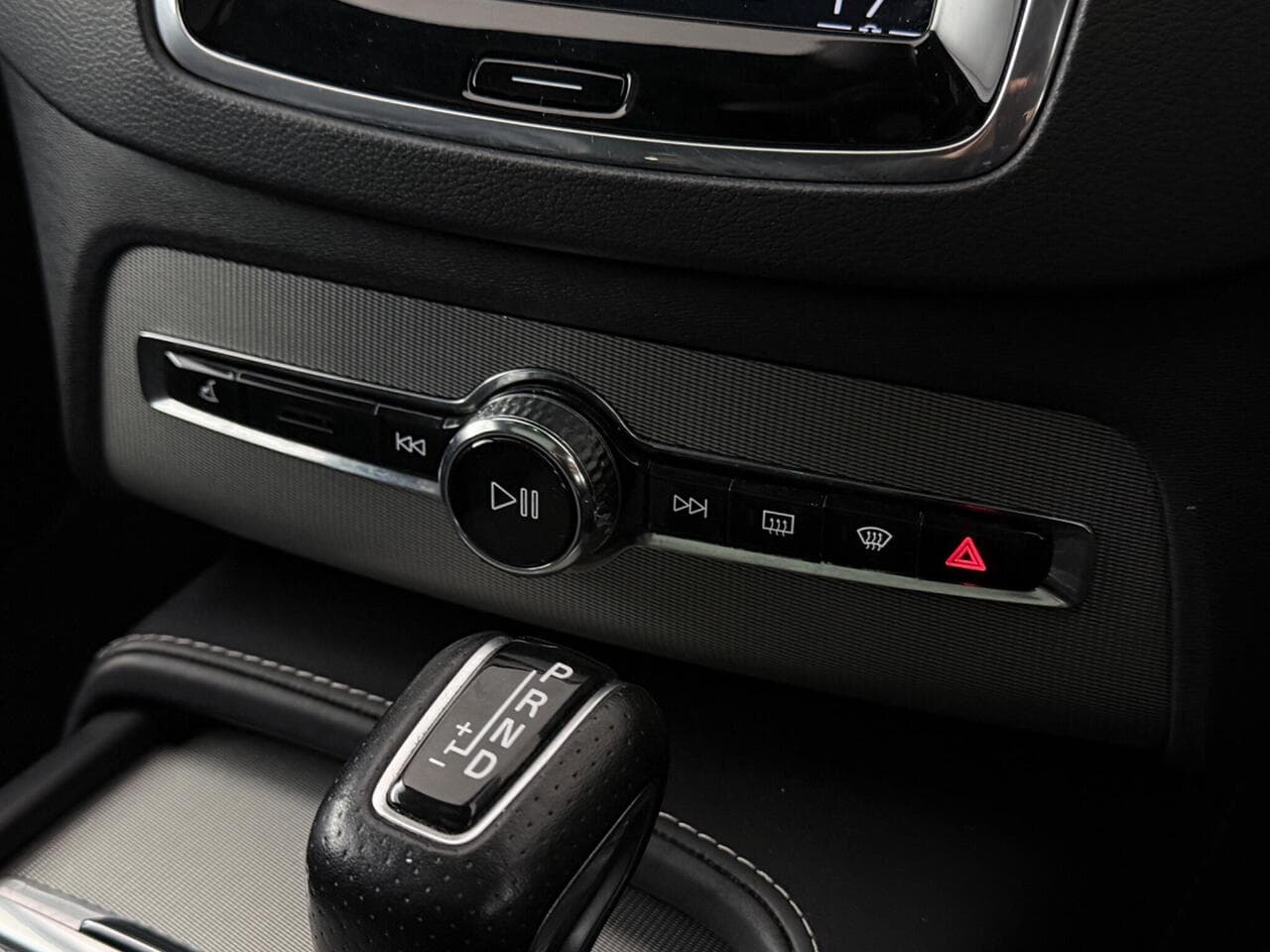 Volvo XC90 thumbnail Misc Controls