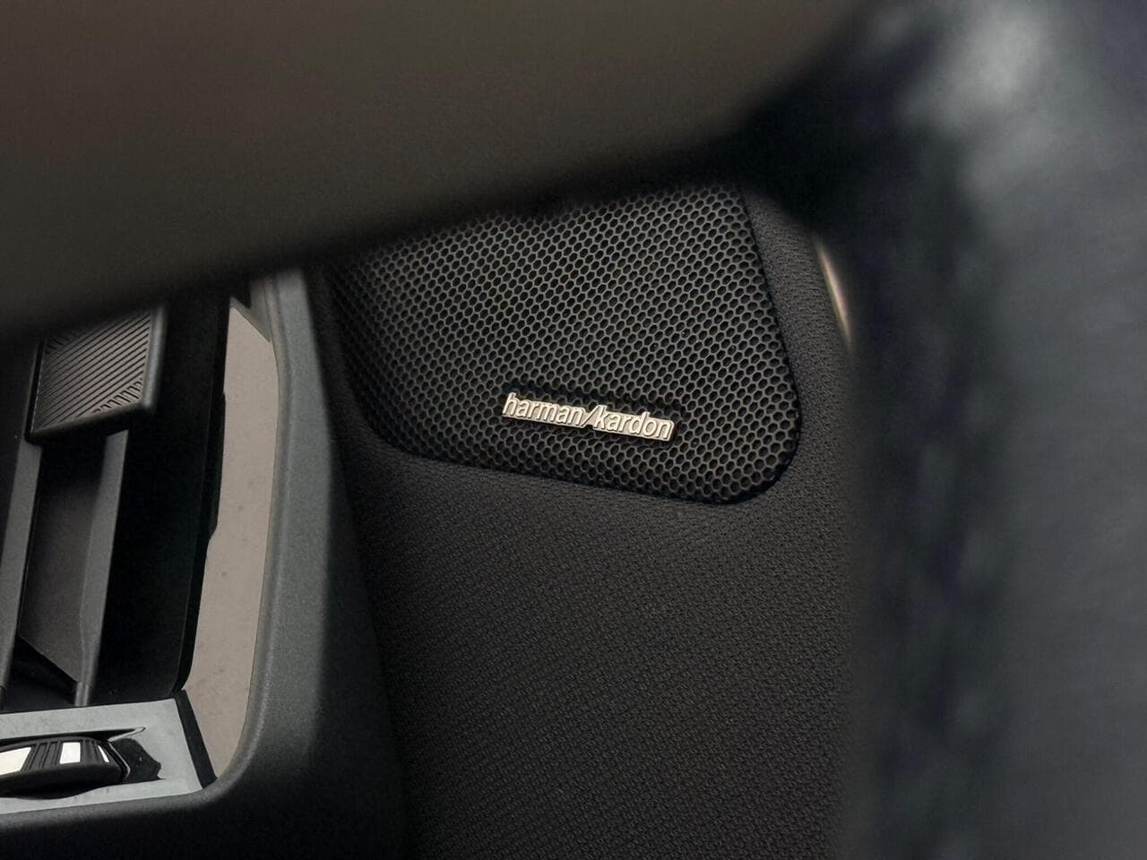 BMW iX thumbnail Misc Controls