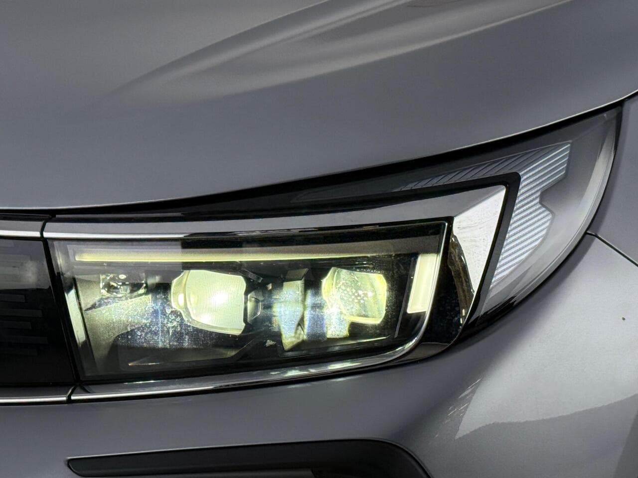 Vauxhall Grandland thumbnail Lights Front