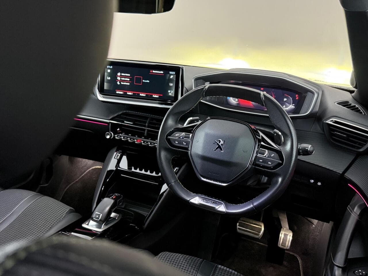 Peugeot 2008 thumbnail Interior Front
