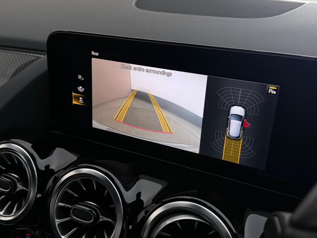 Mercedes-Benz GLA thumbnail Infotainment System