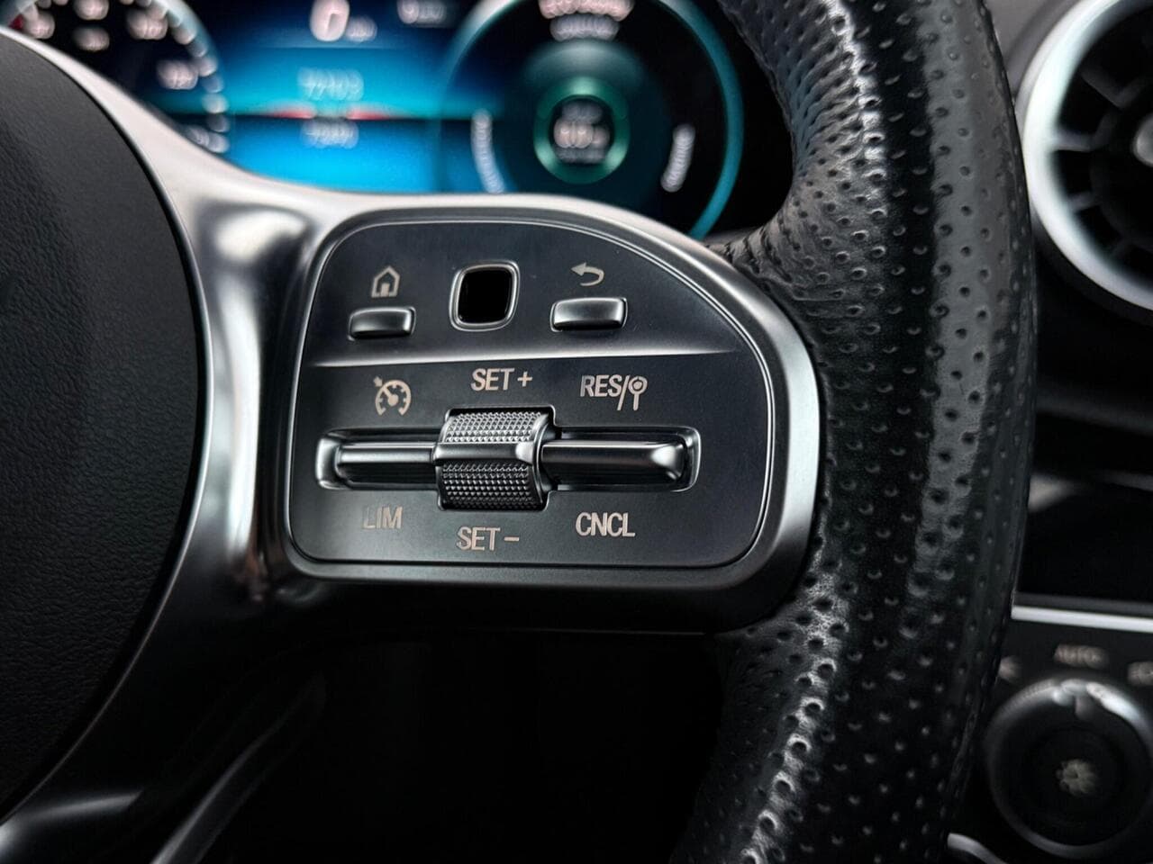Mercedes-Benz CLA thumbnail Misc Controls