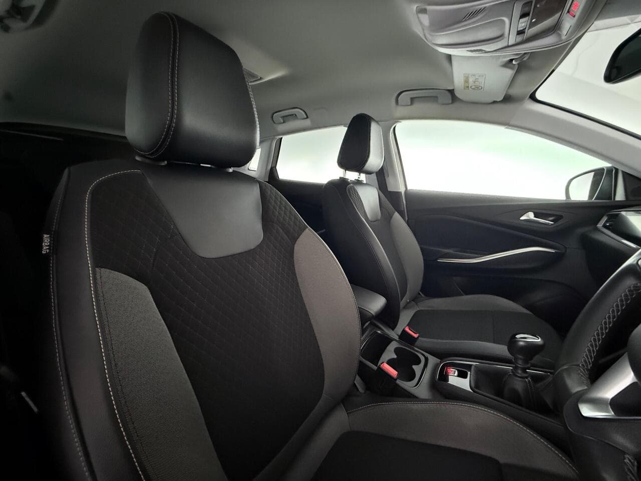 Vauxhall Grandland thumbnail Seat Driver