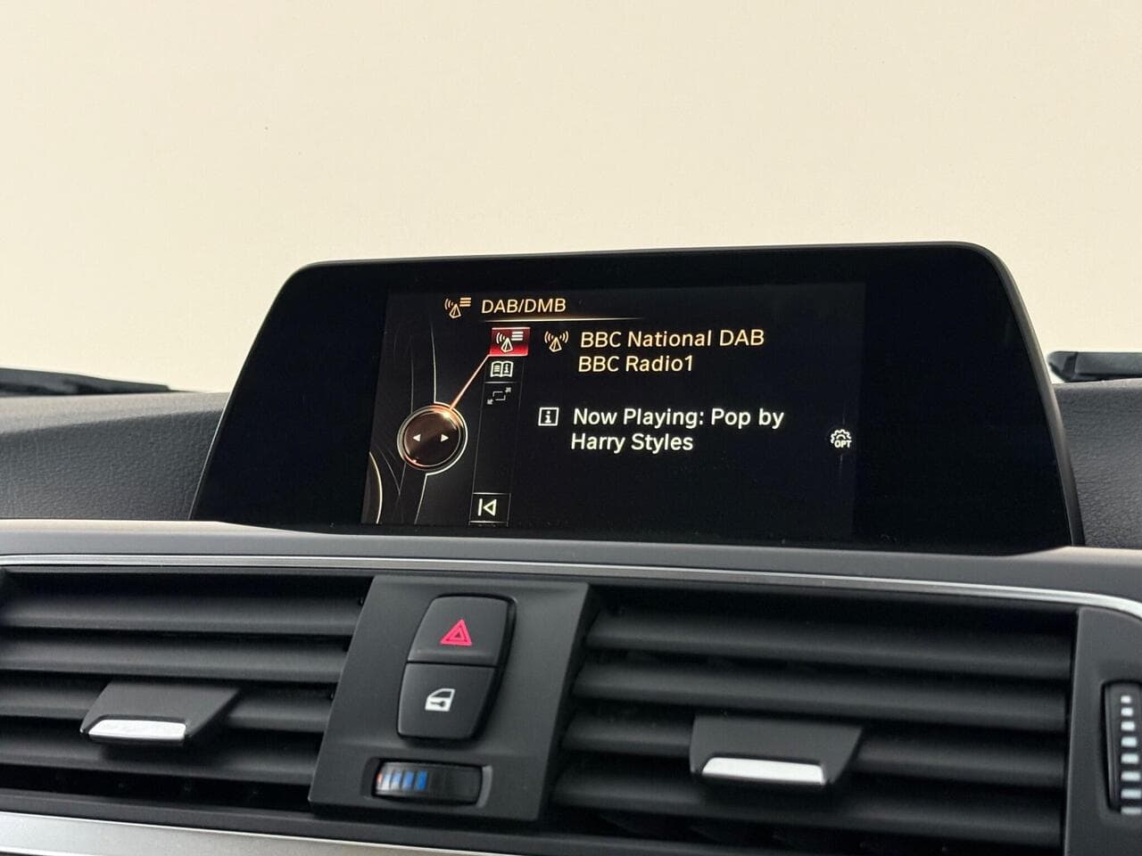 BMW 3 Series thumbnail Infotainment System