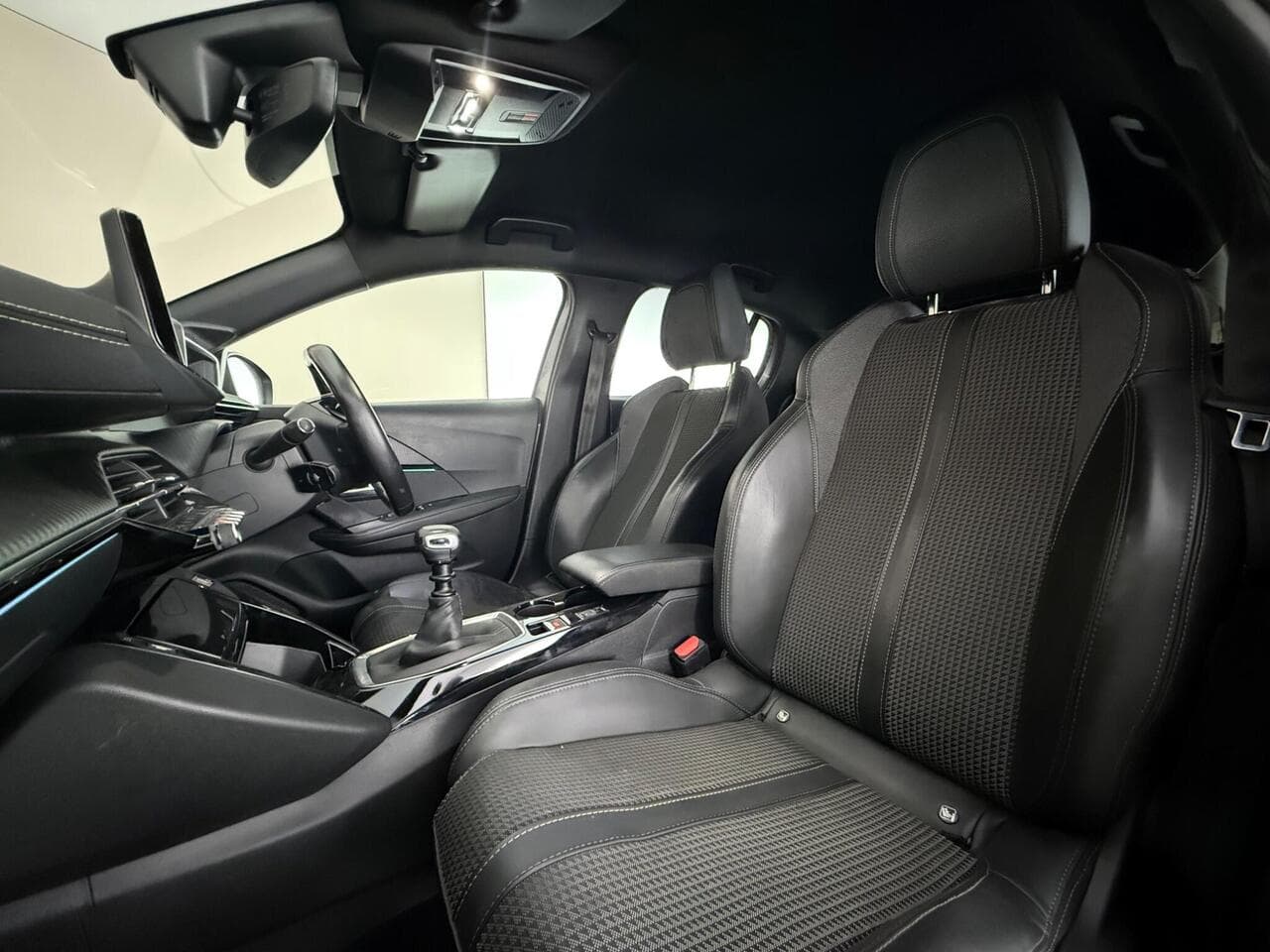 Peugeot 208 thumbnail Seat Front Passenger
