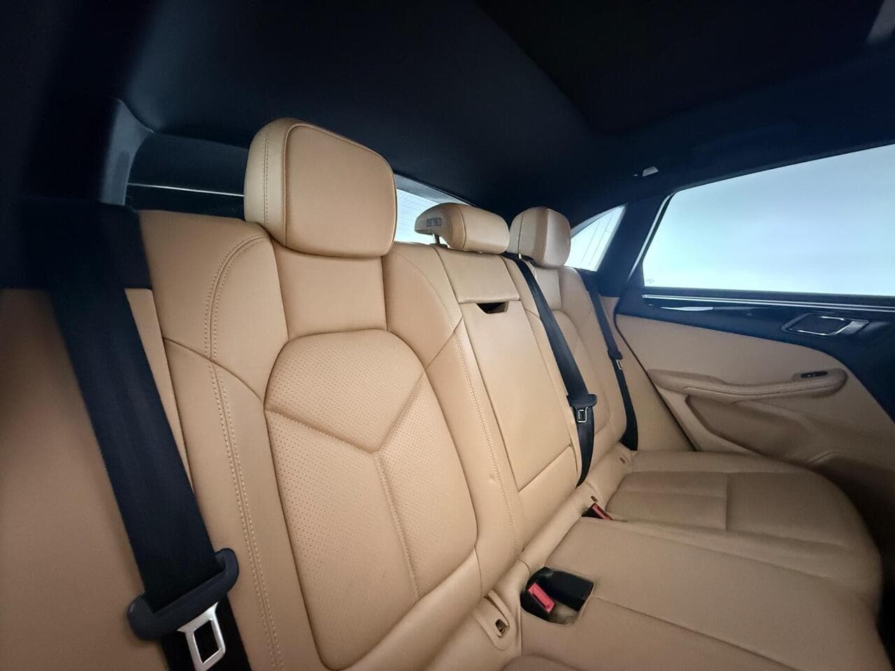 Porsche Macan thumbnail Seats Rear