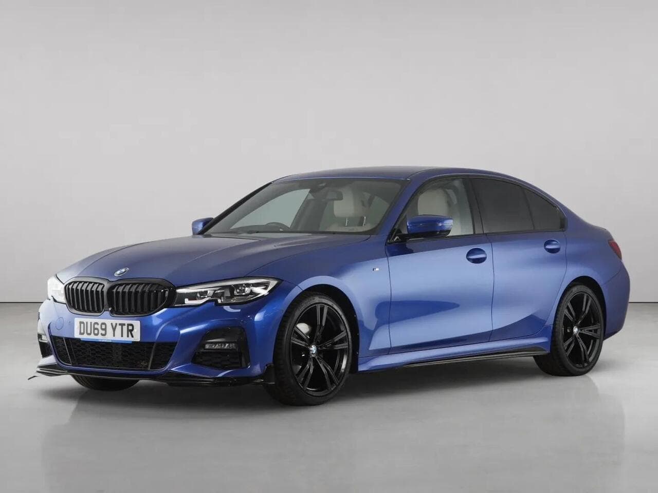 BMW 3 Series thumbnail Front Left