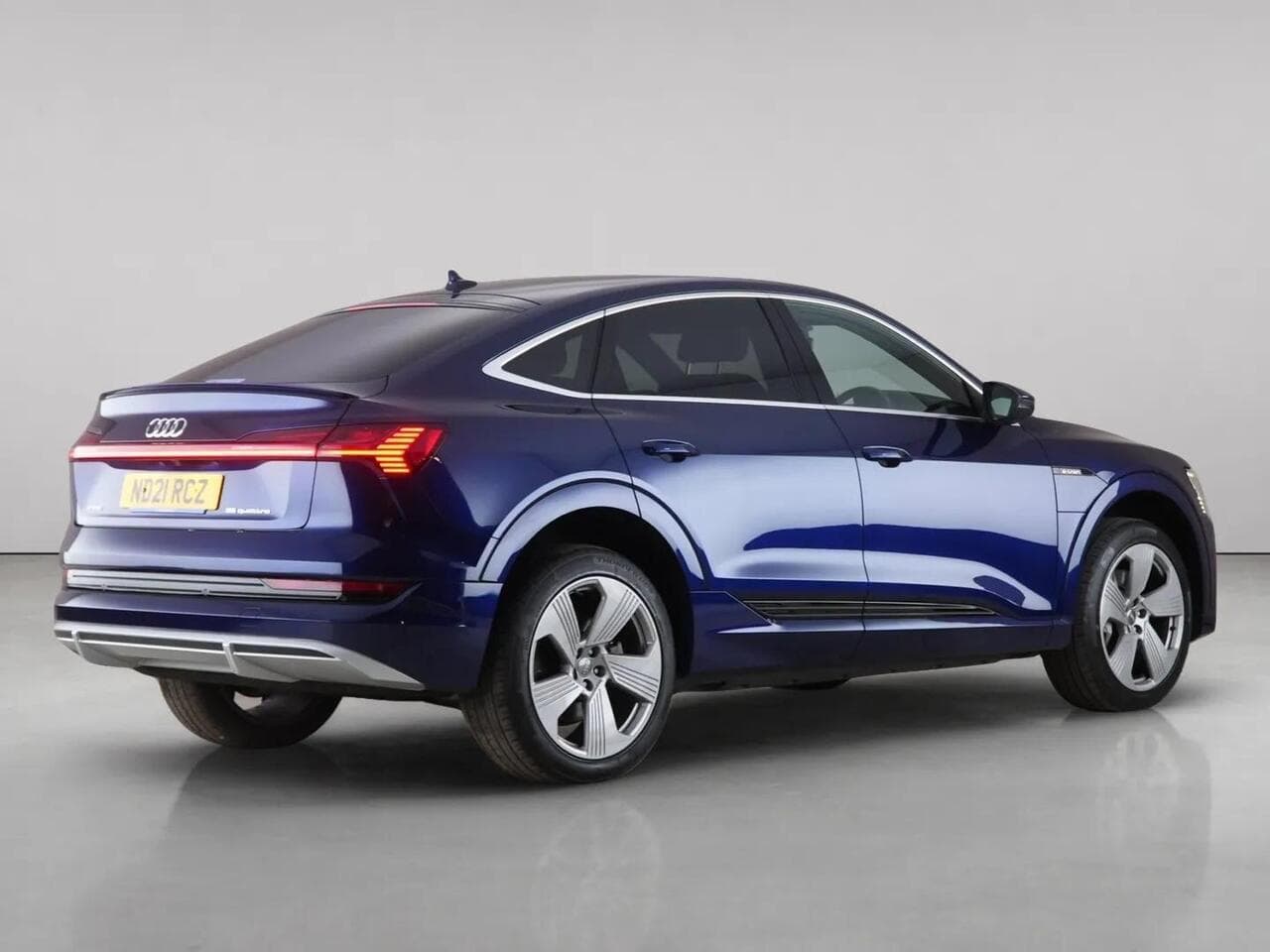 Audi e-tron thumbnail Rear Right