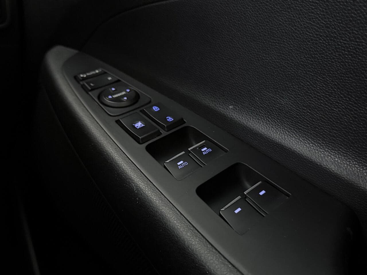 Hyundai TUCSON thumbnail Misc Controls