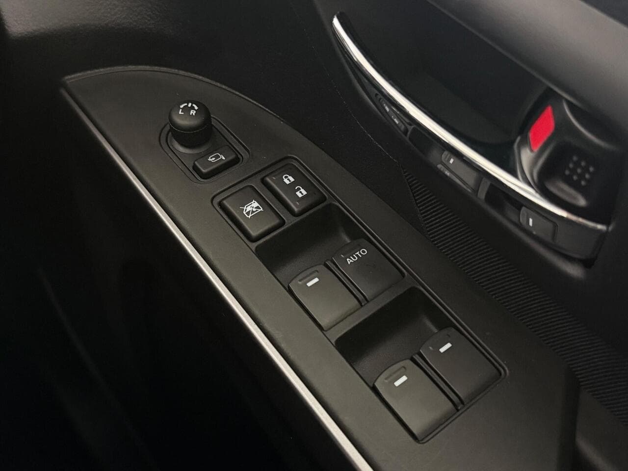 Suzuki S-Cross thumbnail Misc Controls