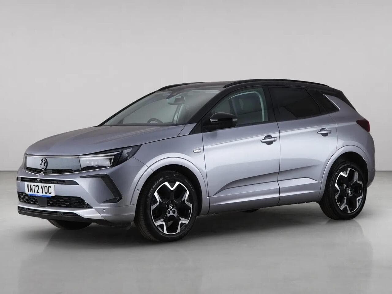 Vauxhall Grandland thumbnail Front Left