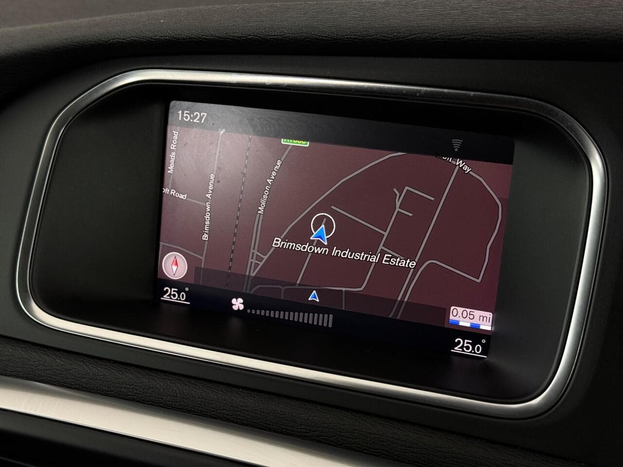 Volvo V40 thumbnail Infotainment System