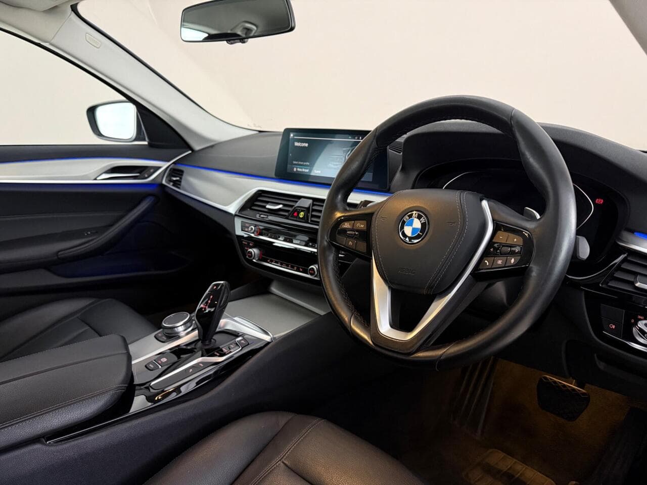 BMW 5 Series thumbnail Interior Front
