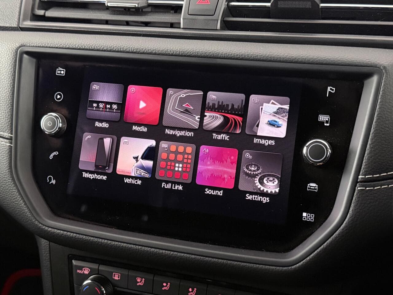 SEAT Arona thumbnail Infotainment System